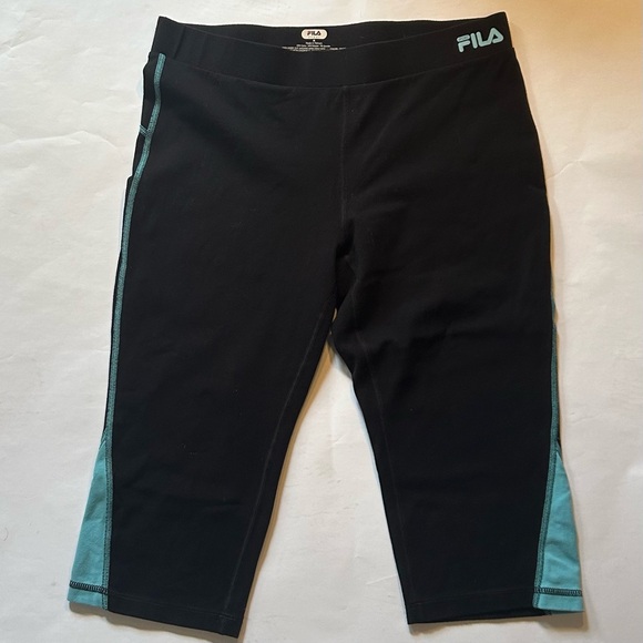 Fila Sport Black & Blue Active Colorblock Capri Yoga Leggings Women’s Size M - Picture 1 of 7